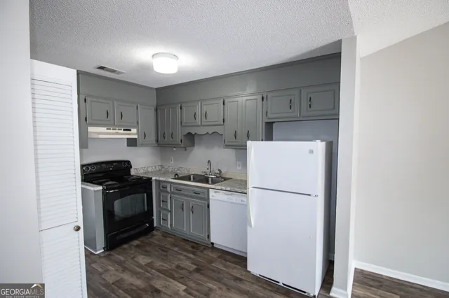 $900 | 140 Lanier Drive, Unit 142, Statesboro, GA 30458