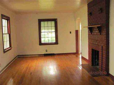 2412 Covert Road Burton, MI 48509 - Photo 5 of 11 20138135-4.JPG