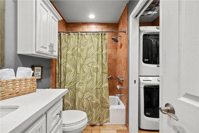 $465,000 | 7890 East Spring Street, Unit 17I, Long Beach, CA 90815