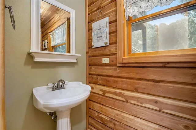 $795,000 | 6998 Lyman Road, Mound City, KS 66056