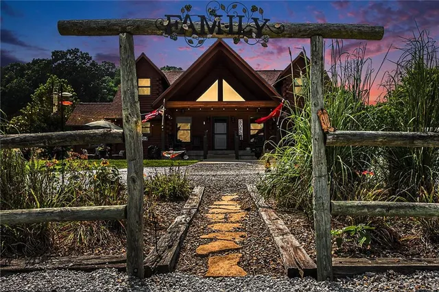 $795,000 | 6998 Lyman Road, Mound City, KS 66056