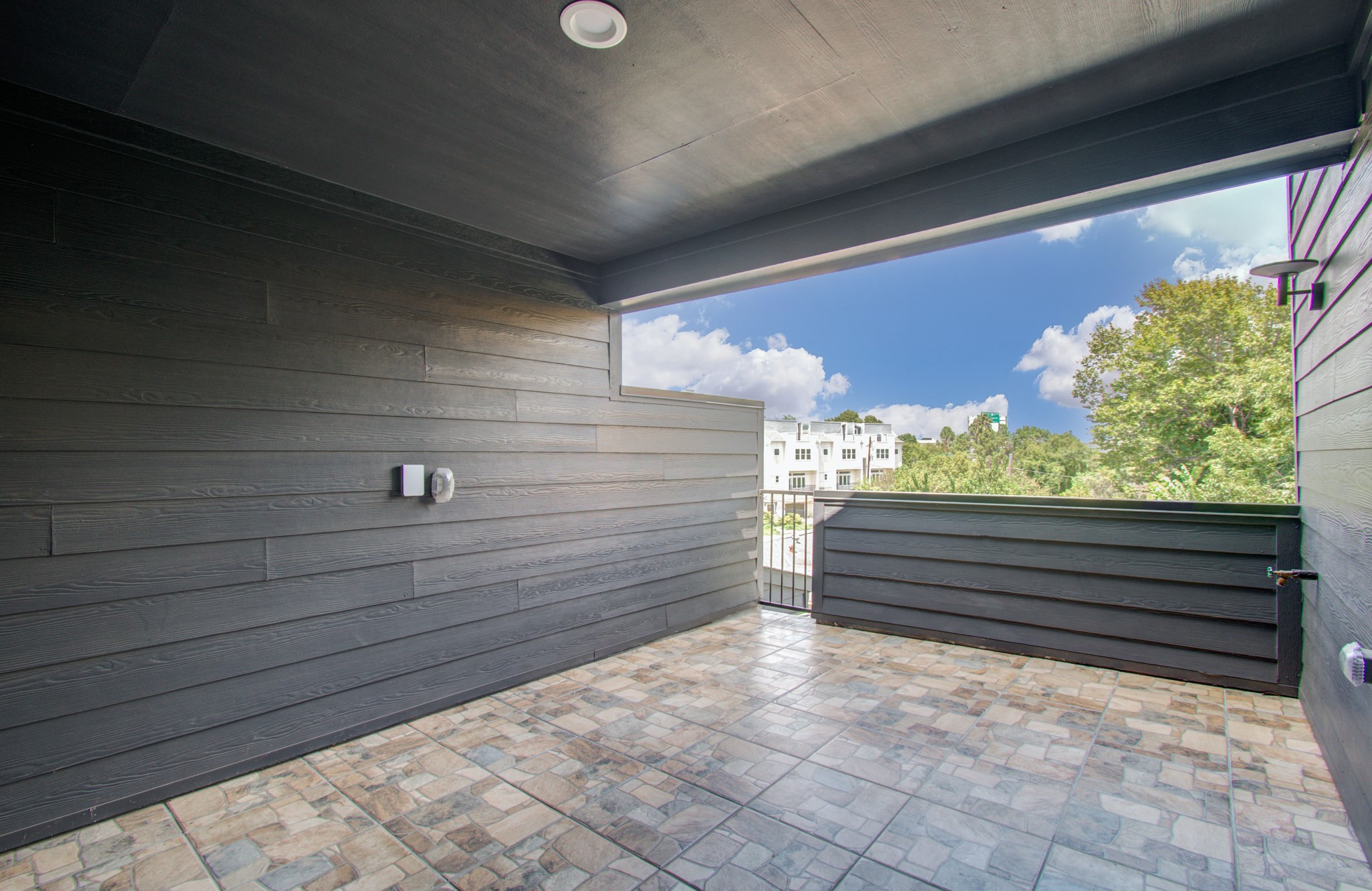 3107 Webster Street, Unit B Houston, TX 77004 - Photo 32 of 39 Outdoor Terrance