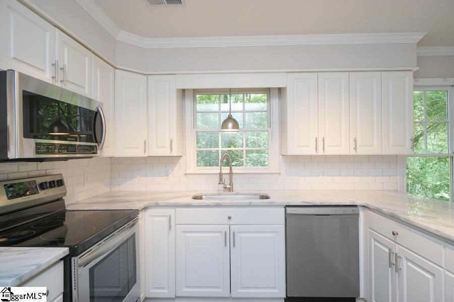 7 Moss Spring Court Simpsonville, SC 29680 - Photo 14 of 35 Gallery Image 14