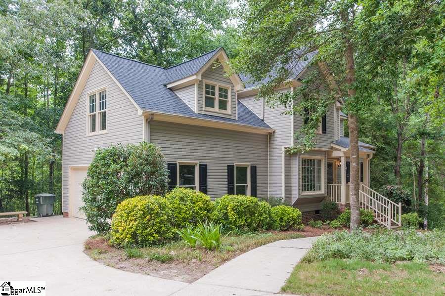 7 Moss Spring Court Simpsonville, SC 29680 - Photo 3 of 35 Gallery Image 3