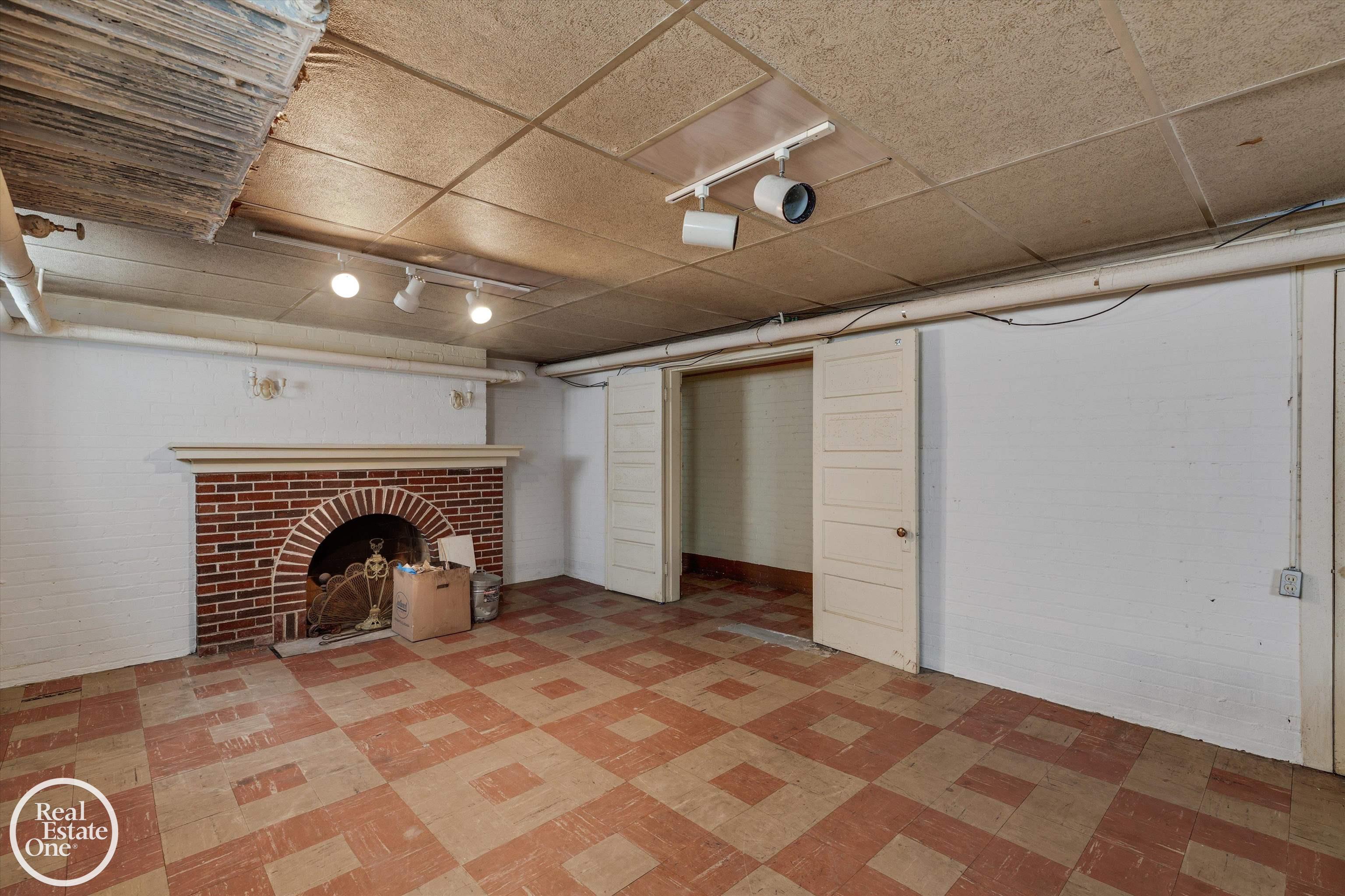 943 Harcourt Road Grosse Pointe, MI 48230 - Photo 35 of 45
