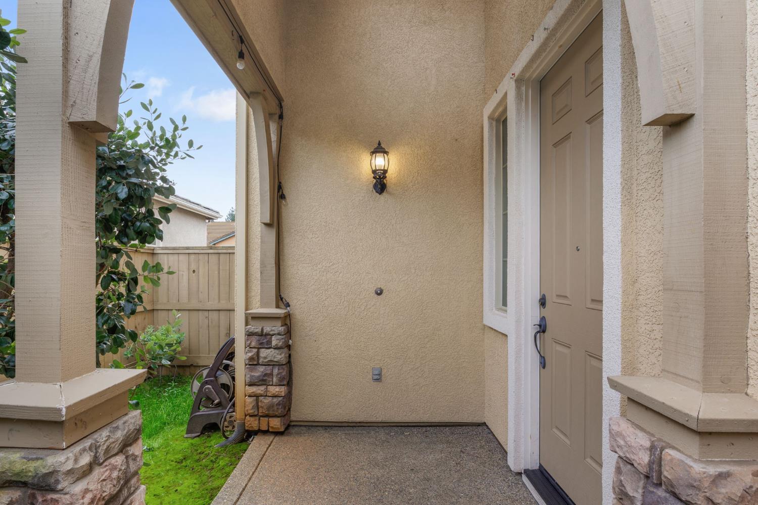 9304 Fife Ranch Way Elk Grove, CA 95624 - Photo 9 of 55