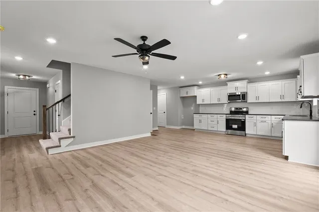 $389,900 | 11218 North Oak Trafficway, Kansas City, MO 64155