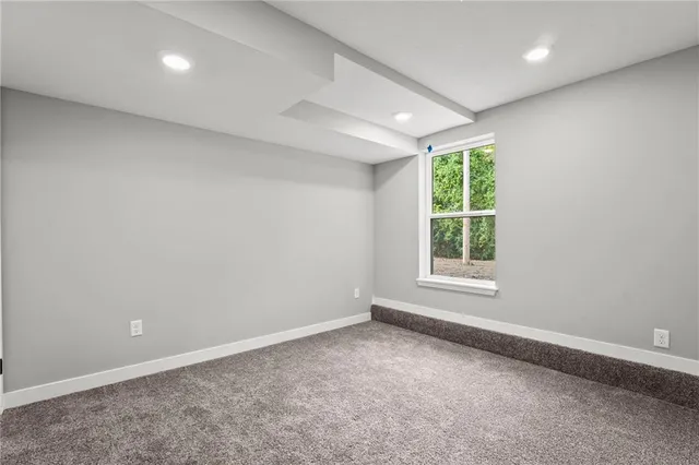 $389,900 | 11218 North Oak Trafficway, Kansas City, MO 64155