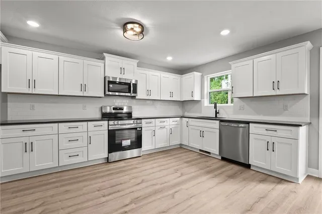 $389,900 | 11218 North Oak Trafficway, Kansas City, MO 64155