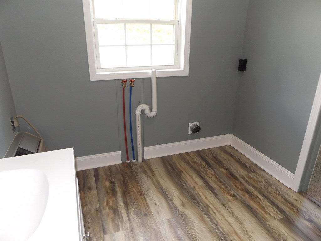 242 Country Road Austinville, VA 24312 - Photo 21 of 45 Gallery Image 21