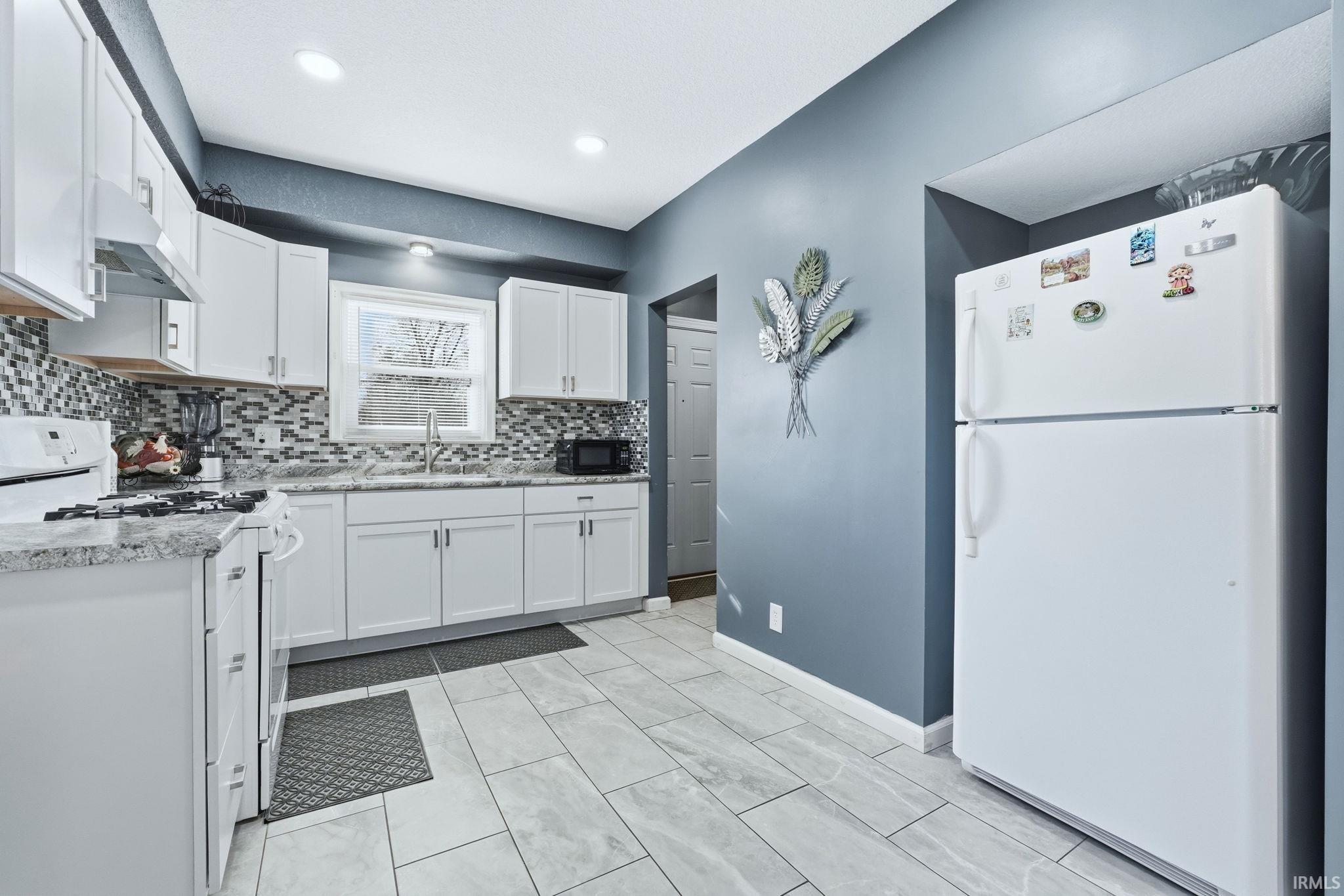 818 East Rudisill Boulevard Fort Wayne, IN 46806 - Photo 2 of 17