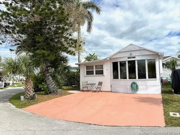 $2,300 | 952 Nettles Boulevard, Jensen Beach, FL 34957