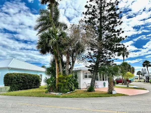 $2,300 | 952 Nettles Boulevard, Jensen Beach, FL 34957