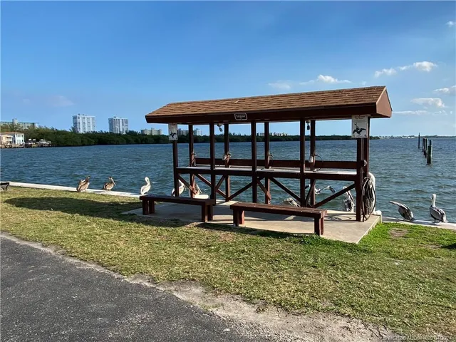 $2,300 | 952 Nettles Boulevard, Jensen Beach, FL 34957