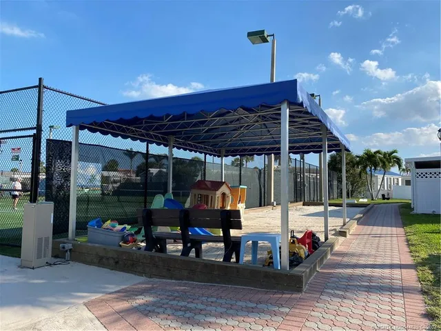 $2,300 | 952 Nettles Boulevard, Jensen Beach, FL 34957