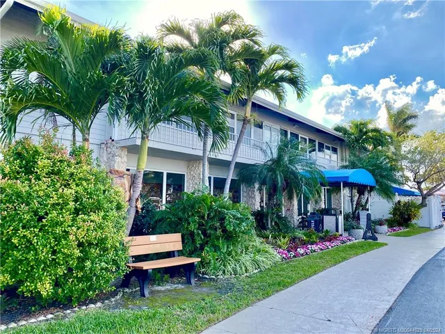 $2,300 | 952 Nettles Boulevard, Jensen Beach, FL 34957