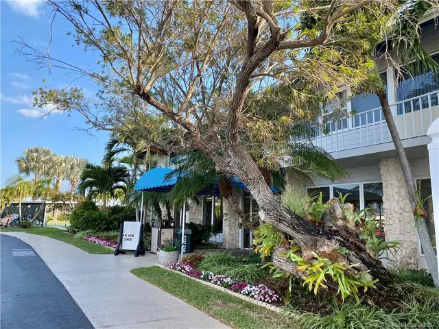 $2,300 | 952 Nettles Boulevard, Jensen Beach, FL 34957