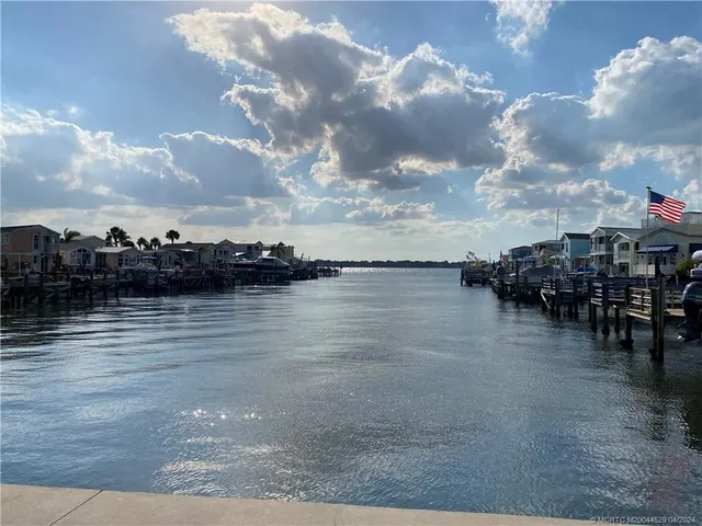 $2,300 | 952 Nettles Boulevard, Jensen Beach, FL 34957