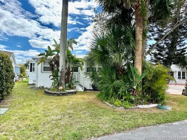 $2,300 | 952 Nettles Boulevard, Jensen Beach, FL 34957