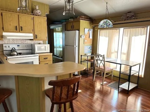 $2,300 | 952 Nettles Boulevard, Jensen Beach, FL 34957