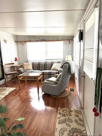 $2,300 | 952 Nettles Boulevard, Jensen Beach, FL 34957