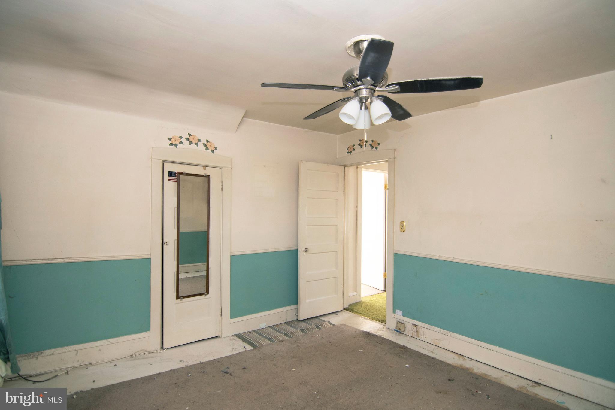 542 Williamstown Road Sicklerville, NJ 08081 - Photo 20 of 38 an empty room with closet and a chandelier fan