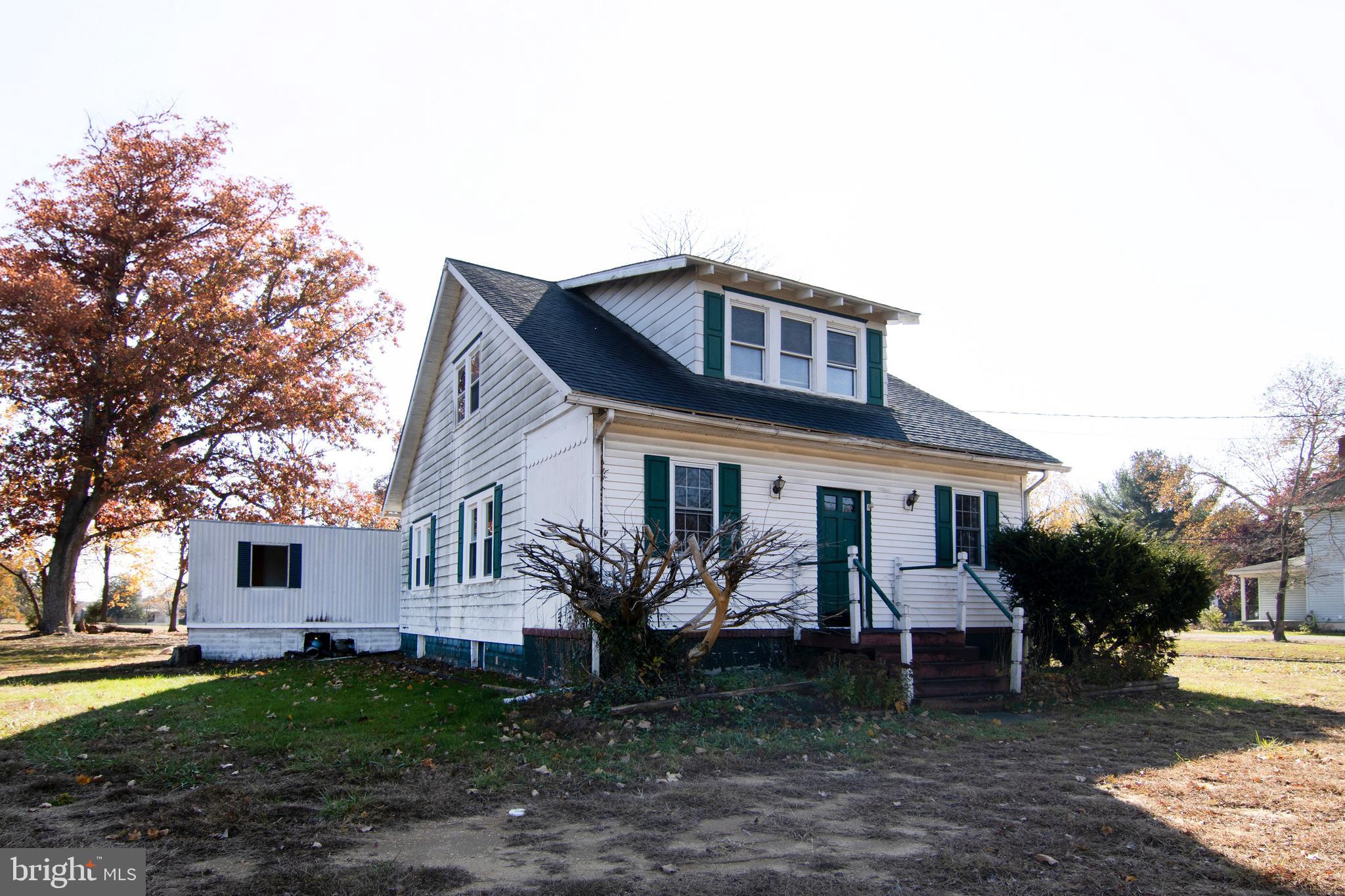 542 Williamstown Road Sicklerville, NJ 08081 - Photo 3 of 38 a front view of a house with garden