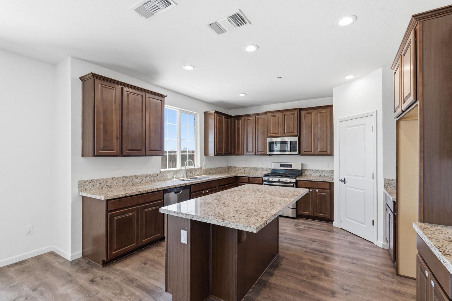 4322 Hillside Road Madera, CA 93636 - Photo 11 of 67