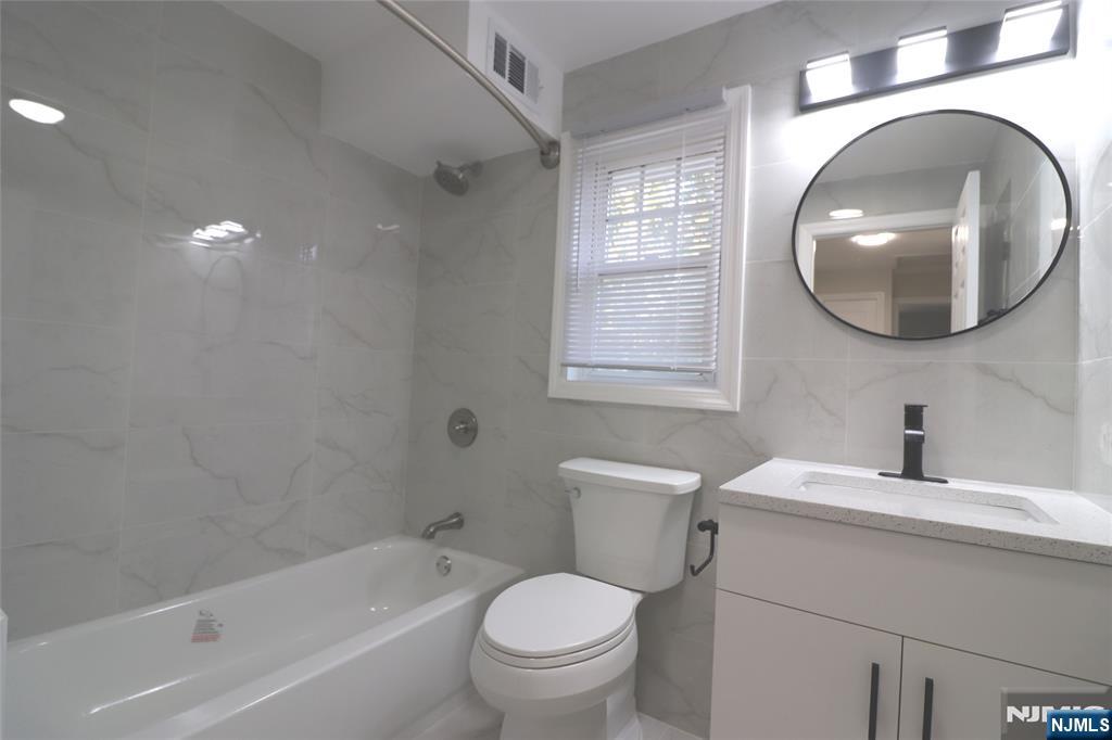 387 Gilbert Street Ridgewood, NJ 07450 - Photo 11 of 14 Gallery Image 11
