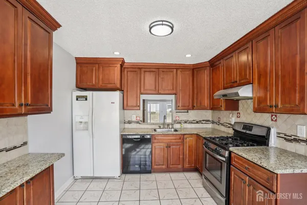 $3,000 | 204 Hampshire Court, Piscataway, NJ 08854