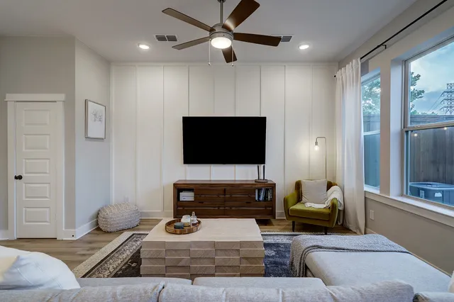 $2,450 | 10934 Brambling Wood Drive, Houston, TX 77043