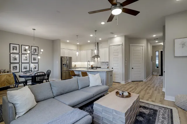 $2,450 | 10934 Brambling Wood Drive, Houston, TX 77043