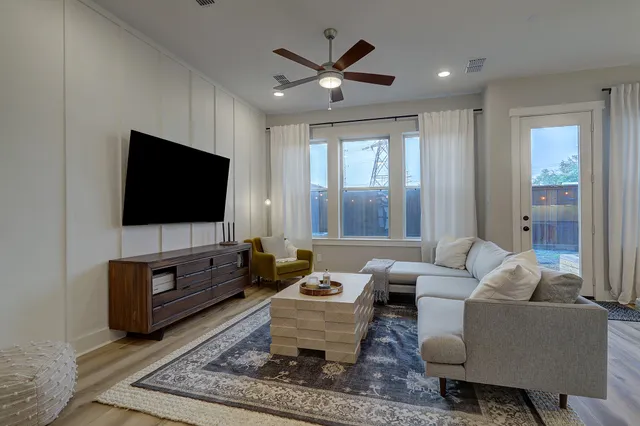 $2,450 | 10934 Brambling Wood Drive, Houston, TX 77043