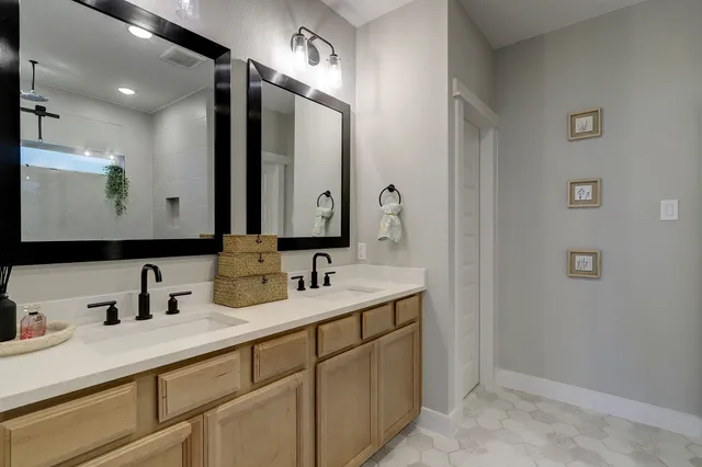 $2,450 | 10934 Brambling Wood Drive, Houston, TX 77043