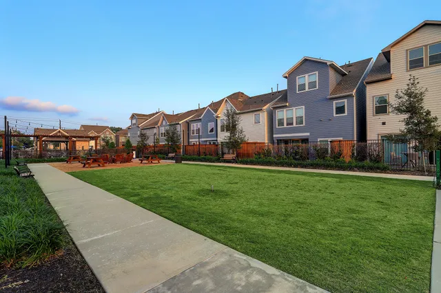 $2,450 | 10934 Brambling Wood Drive, Houston, TX 77043