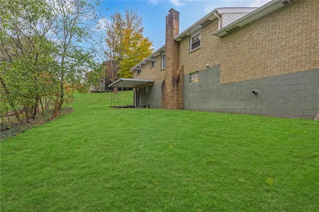a view of a back yard of the house