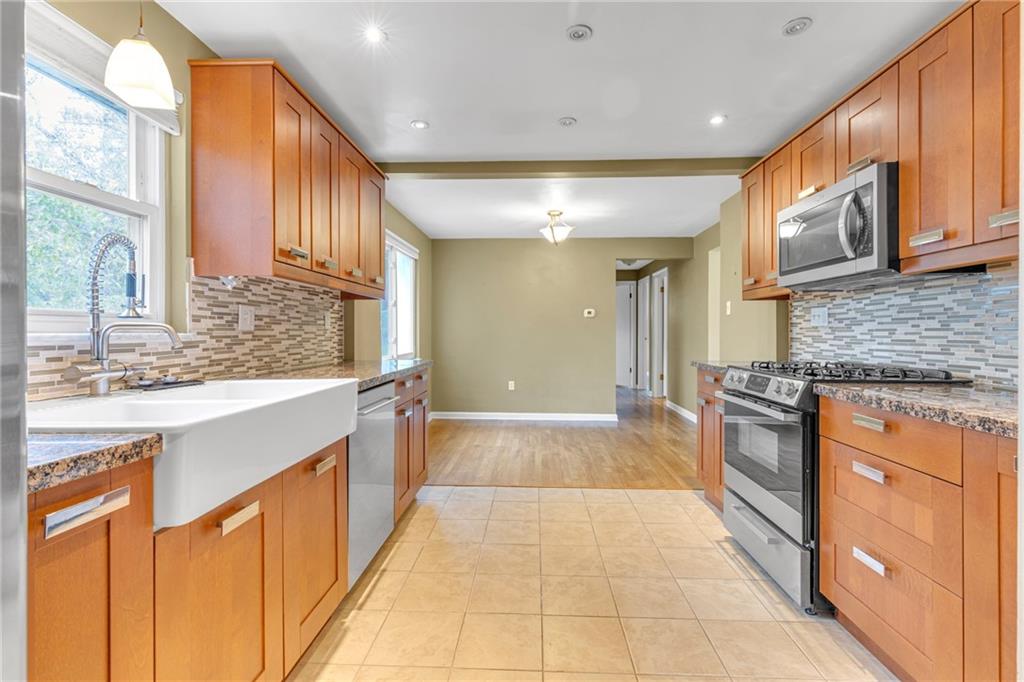142 Wickham Drive Monaca, PA 15061 - Photo 4 of 26 a large kitchen with stainless steel appliances granite countertop a large stove top oven and cabinets