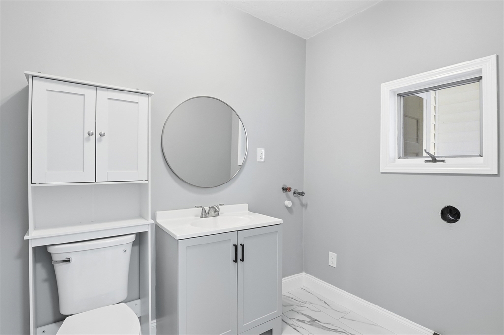 323 Burncoat Street Worcester, MA 01606 - Photo 18 of 41