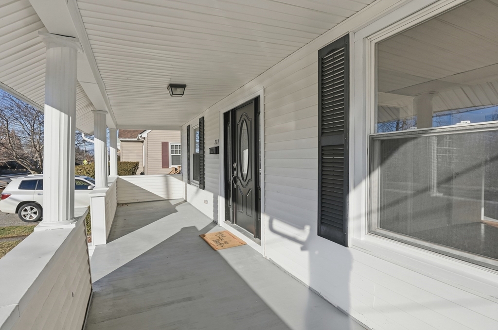 323 Burncoat Street Worcester, MA 01606 - Photo 4 of 41