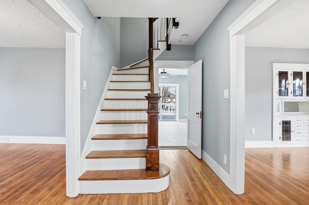 323 Burncoat Street Worcester, MA 01606 - Photo 5 of 41