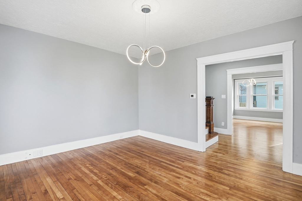 323 Burncoat Street Worcester, MA 01606 - Photo 6 of 41