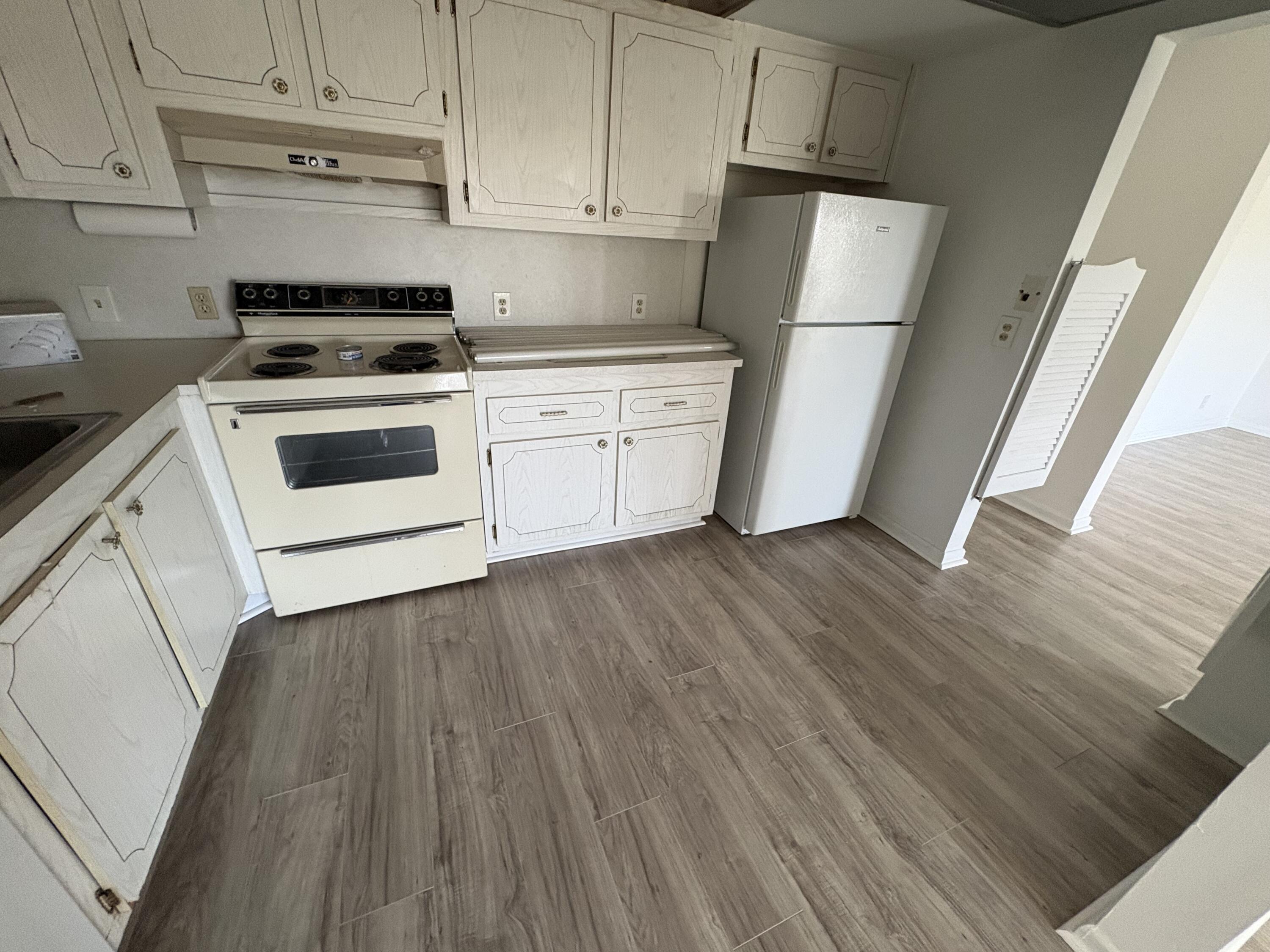 497 Mansfield K Boca Raton, FL 33434 - Photo 3 of 10 Kitchen