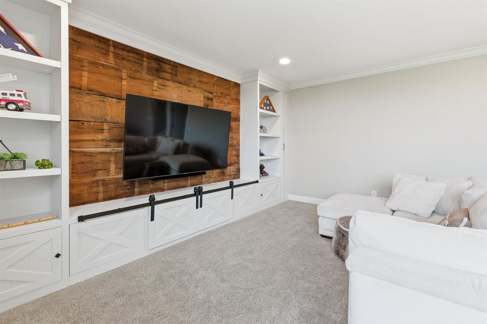 6478 Spring Creek Drive Bettendorf, IA 52722 - Photo 31 of 39 a living room with a couch and a flat screen tv