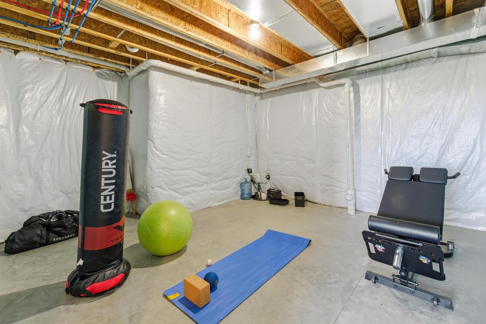 6478 Spring Creek Drive Bettendorf, IA 52722 - Photo 37 of 39 a room with furniture and a wooden floor