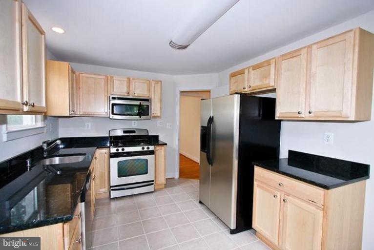 110 George Street Gaithersburg, MD 20877 - Photo 3 of 15 Kitchen