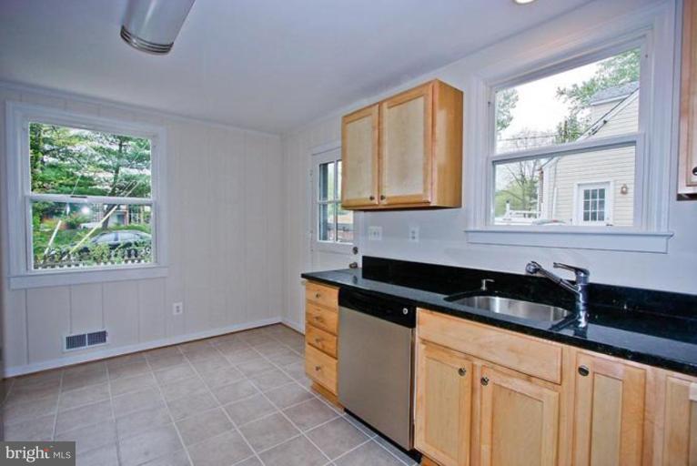 110 George Street Gaithersburg, MD 20877 - Photo 4 of 15 Breakfast Area