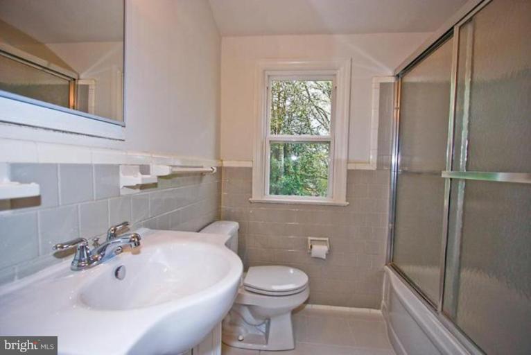 110 George Street Gaithersburg, MD 20877 - Photo 10 of 15 Bath #2
