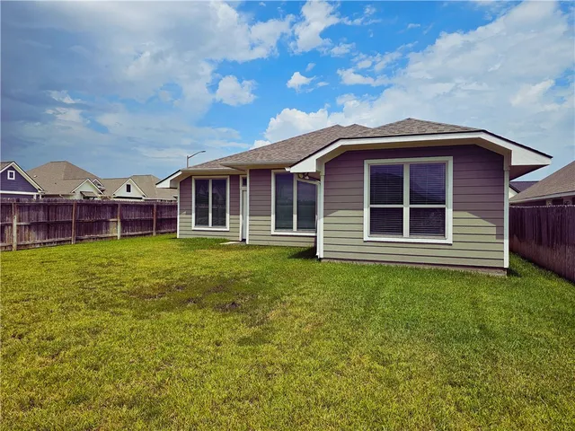a view of a house with a backyard