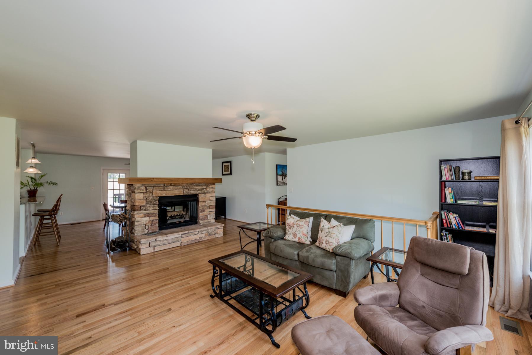 13605 Frederick Road West Friendship, MD 21794 - Photo 8 of 29 Living Room