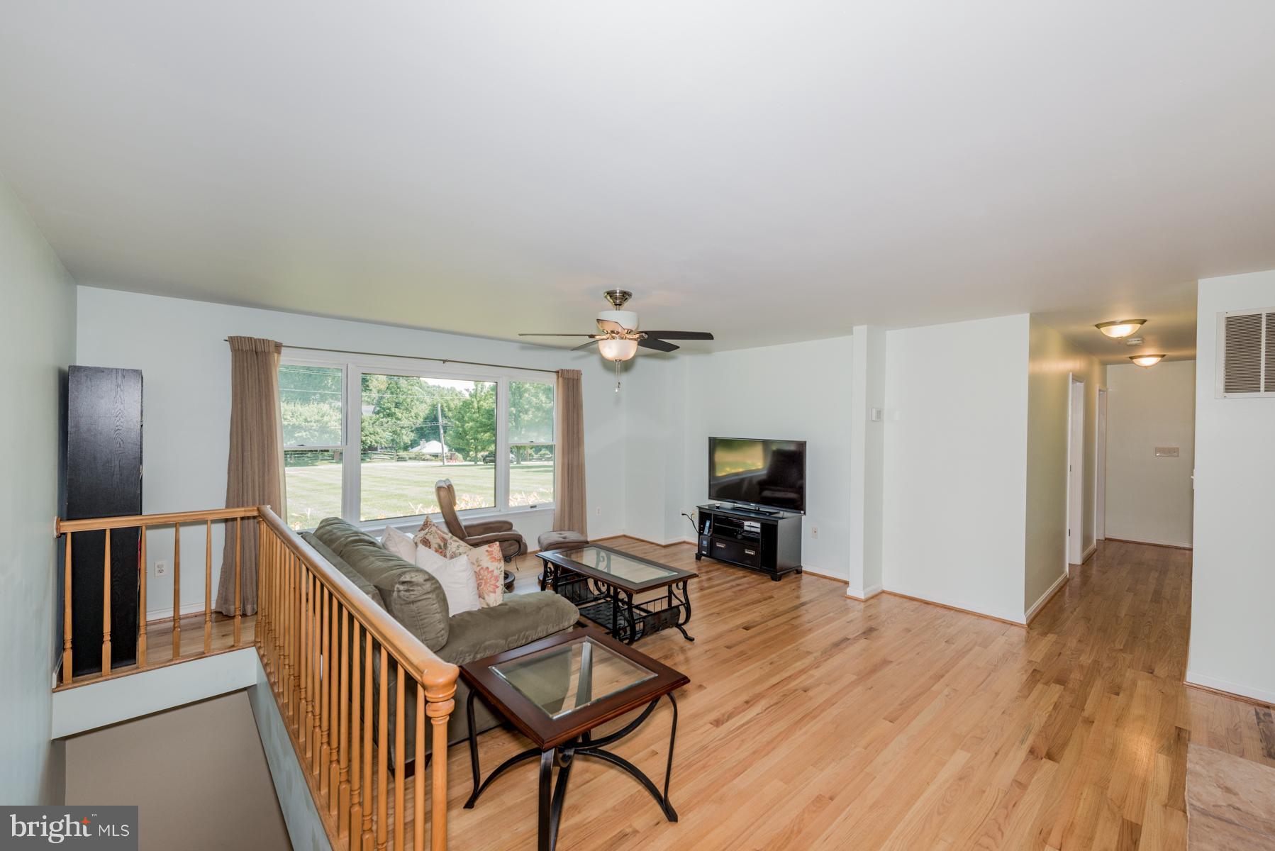13605 Frederick Road West Friendship, MD 21794 - Photo 9 of 29 Living Room
